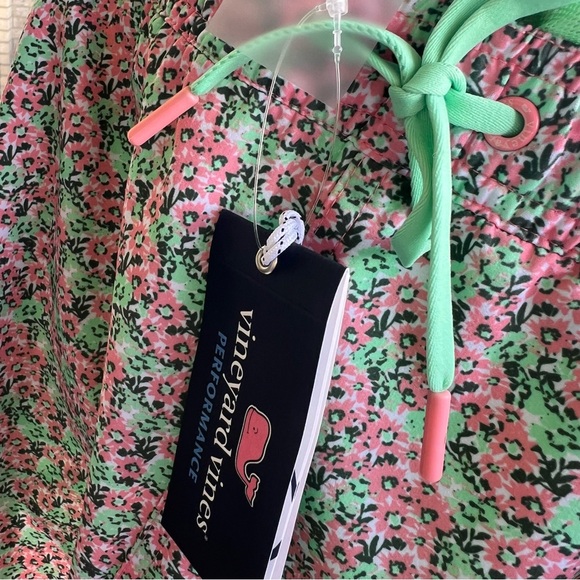 Vineyard Vines Sea Breeze Floral 7'' Chappy Swim Trunk - Picture 3 of 5